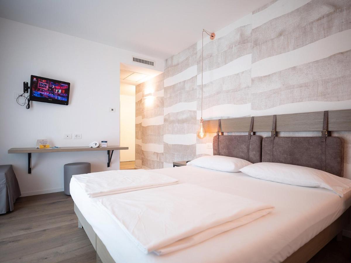 Glocal Torbole Hotel Torbole Sul Garda Exterior foto